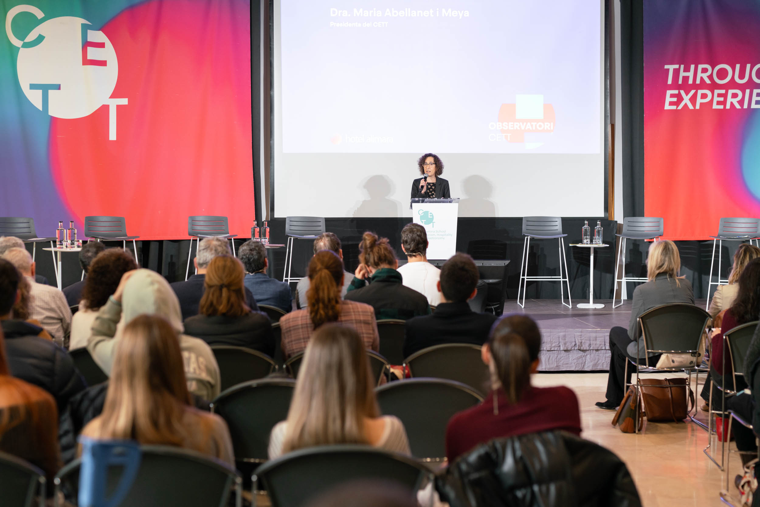 Photography from: Los partidos con presencia en el Parlament exponen sus planes sobre el turismo en Cataluña en un debate organizado por el CETT | Observatori CETT